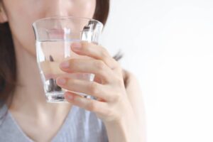 東大島（江東区）の歯医者、クローバー歯科東大島で抜歯後の穴に食べ物が詰まる問題の対処法を解説